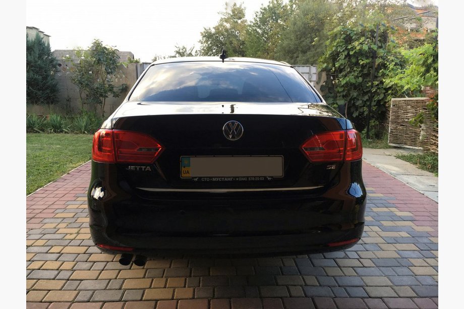 Volkswagen Jetta 2011–2018 Nerjaveča zaščitna letvica roba prtljažnika Fotografija 2
