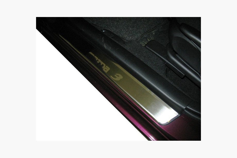 Mazda 3 2003–2009 Nerjaveče letve pragov Nataniko (4 kosi) Image