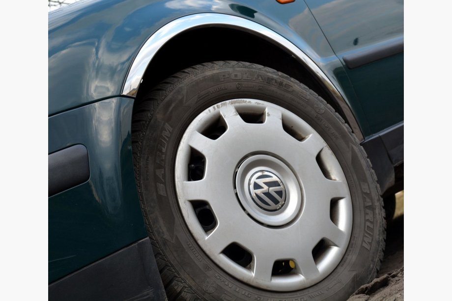 Volkswagen Passat B5 1997–2005 Nerjaveče obrobe blatnikov (4 kosi) Image