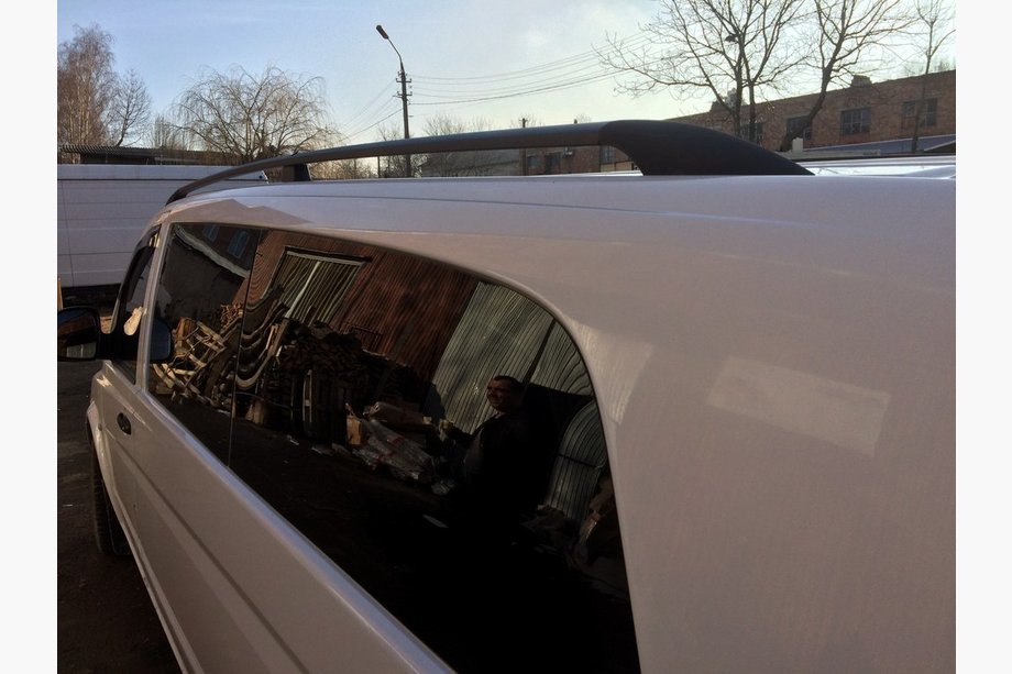 Mercedes Viano 2004–2014 Črne strešne vzdolžne letve ELITE (plastična noga) Dolga medosna razdalja (ExtraLong) Fotografija 9