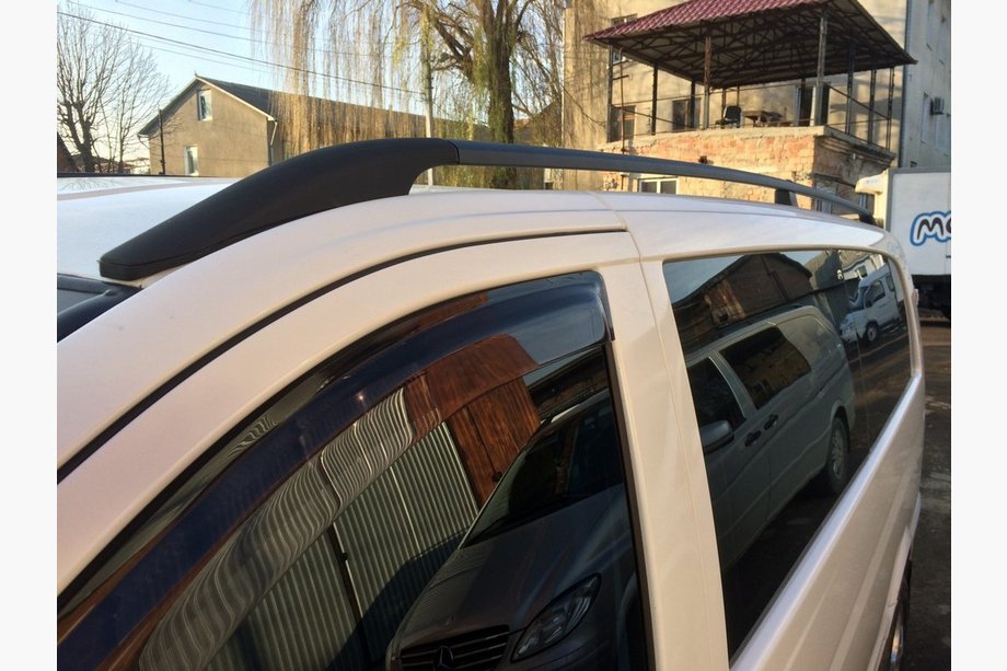 Mercedes Viano 2004–2014 Črne strešne vzdolžne letve ELITE (plastična noga) Dolga medosna razdalja (ExtraLong) Fotografija 10