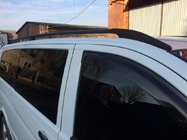 Mercedes Viano 2004–2014 Črne strešne vzdolžne letve ELITE (plastična noga) Kratka medosna razdalja (Short, Compact) fotografija 11