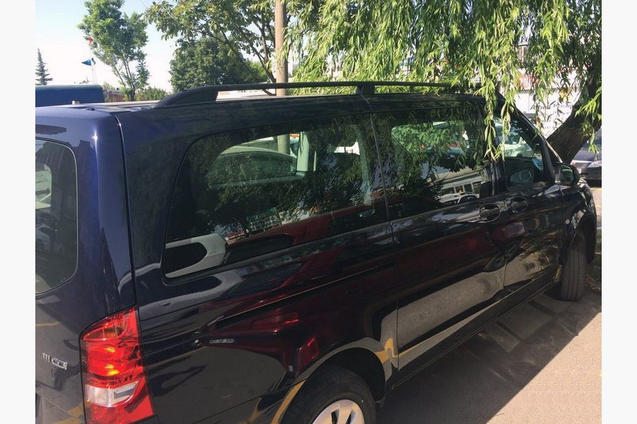 Mercedes Viano 2004–2014 Črne strešne vzdolžne letve Skyport (iz masivne kovine) Image
