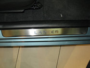 Mitsubishi Lancer 9 2004–2008 Nerjaveče letve pragov Nataniko (4 kosi) Nataniko Premium zaščitne letve pragov (4 kosi, nerjavno jeklo) fotografija 1