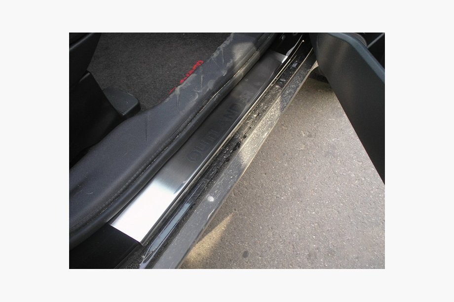 Mitsubishi Outlander 2006–2012 Nerjaveče letve pragov Nataniko (4 kosi) Premium - 3M lepilni trak, 0,8 mm Image