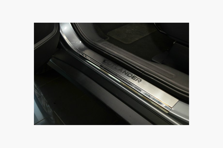 Mitsubishi Outlander 2012–2021 Nerjaveče letve pragov Nataniko (4 kosi) Image