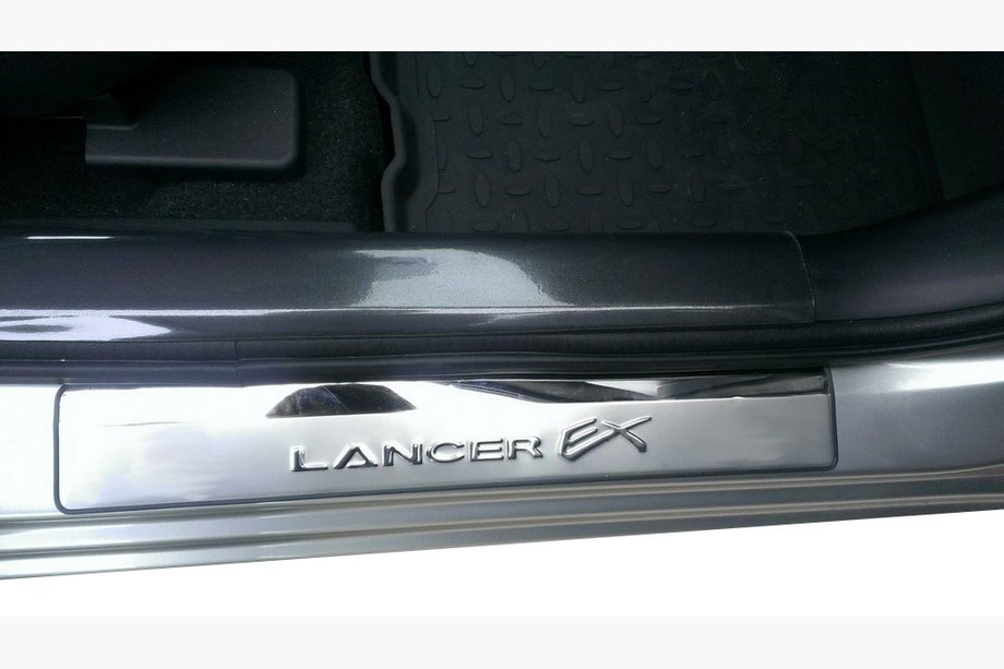 Mitsubishi Lancer X 2008– AKCIJA!! Kromirane obloge pragov Lancer EX Image