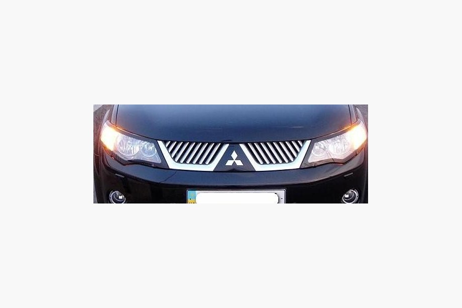 Mitsubishi Outlander 2006–2012 Okrasne letve za masko (2006-2010, nerjavno jeklo) Image