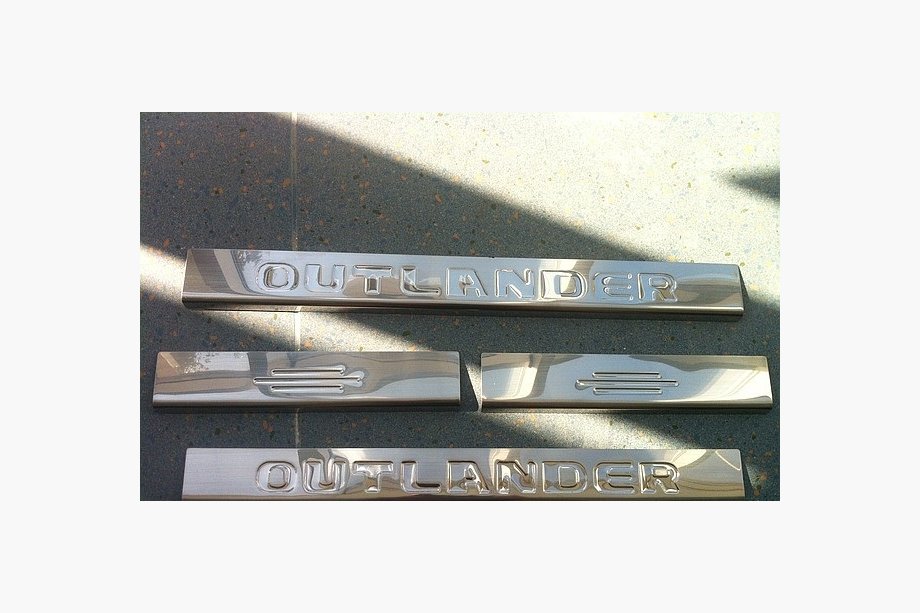 Mitsubishi Outlander 2012–2021 Obloge pragov Carmos (4-delni komplet, inox) Image