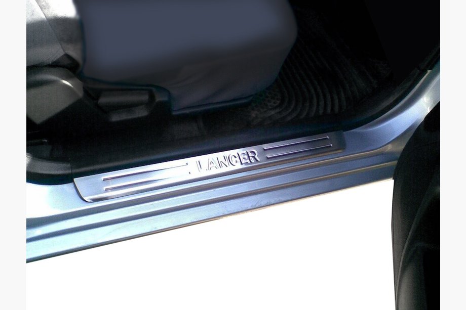Mitsubishi Lancer 9 2004–2008 Zaščitne letve pragov OmsaLine (4 kosi, nerjaveče jeklo) Image