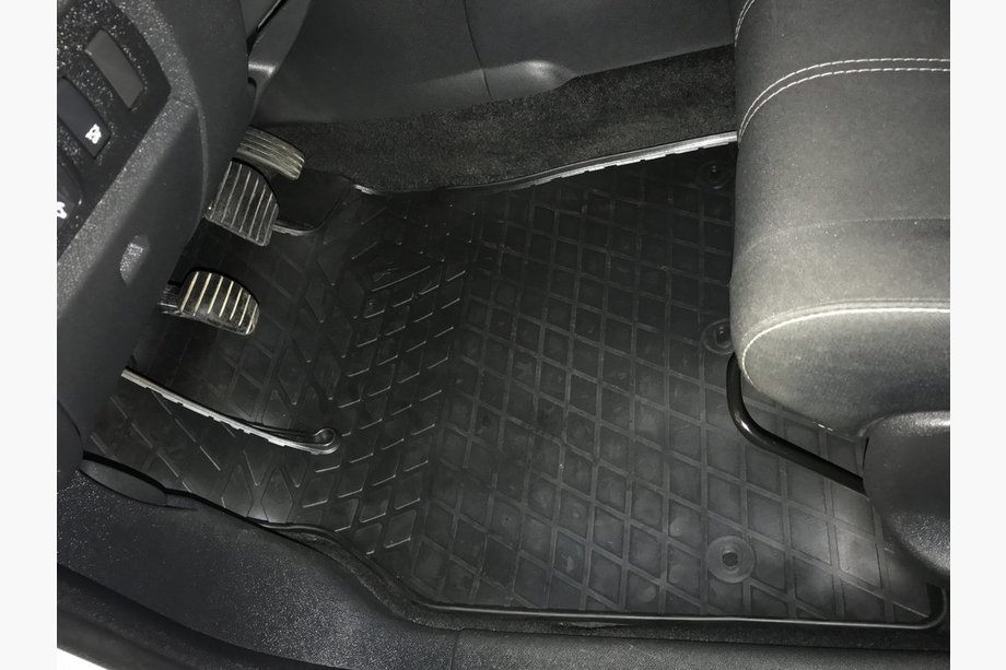 Renault Fluence 2009–2016 Gumijasti tepihi za potniški prostor (4 kosi, Stingray Premium) Image