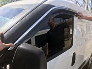 Opel Combo 2012–2018 Vetrni deflektorji oken s kromirano letvico (4 kos, Niken) fotografija 3