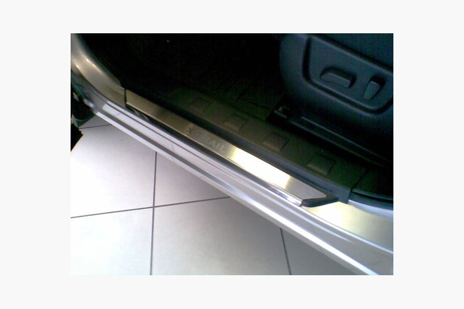 Nissan X-trail T31 2007–2014 Nerjaveče letve pragov Nataniko (4 kosi) Standard – lepilni trak Lohmann, 0,5 mm Image