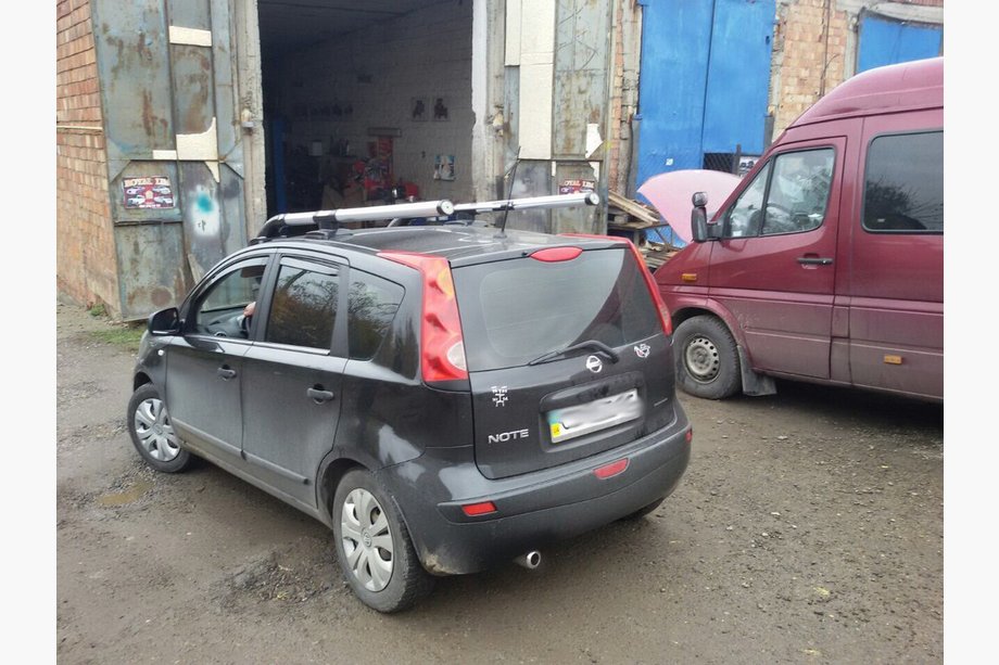 Nissan Note 2004–2012 Strešne sani Shark (2 kos) Fotografija 3