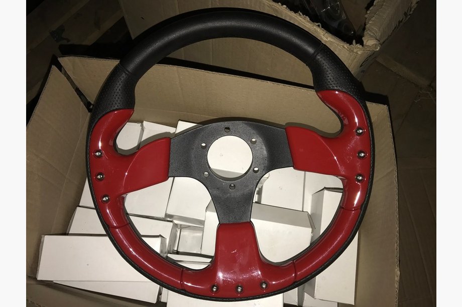 VAZ 2104 1984–2012 Volan rdeč (z adapterjem) Image