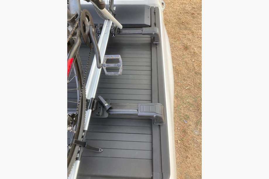 Toyota Hilux 2015– Prečne strešne palice (za originalna pritrdilna mesta) Image