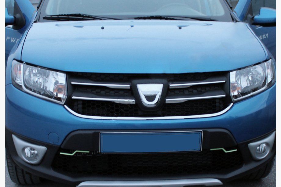 Dacia Sandero 2013–2020 Okrasne letvice za masko, različica 1 (4 kosi, nerjavno jeklo) Image