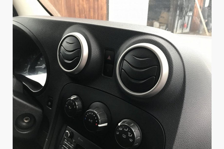 Mercedes Citan 2013–2021 Okrasni okvirji notranjih zračnikov (4 kosi, nerjavno jeklo) Image
