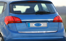 Kia Venga 2010–2019 Nerjaveč letvica nad registrsko tablico fotografija 1
