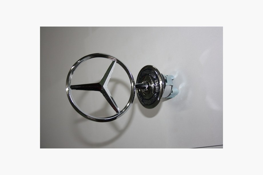 Mercedes S-сlass W221 2005–2013 Okras na pokrovu motorja Mercedes 221 Image