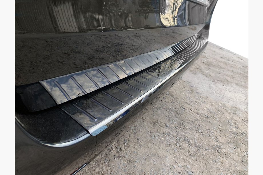 Mercedes Vito/V-razred W447 2014– Zaščitna letev zadnjega odbijača OmsaLine Črni krom (nerjavno jeklo) Image