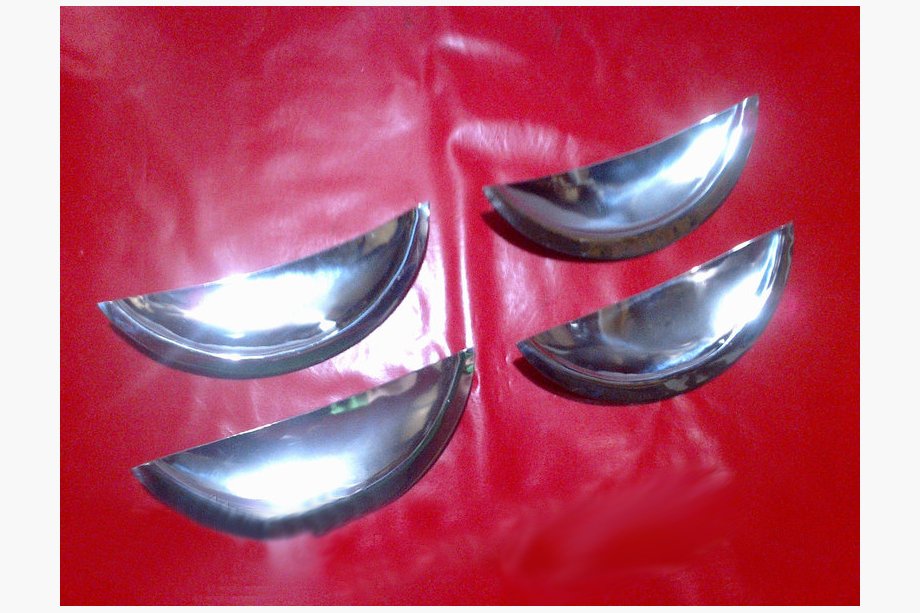 Renault Sandero 2007–2013 Skodelice pod kljuke (4 kosi, nerjaveče jeklo) Image