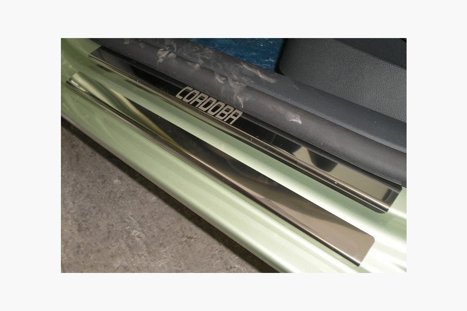 Seat Cordoba 2000–2009 Nerjaveče obloge pragov Nataniko (8 kos, nerj.) Standard – lepilni trak Lohmann, 0,5 mm Image