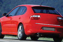 Seat Leon 2005–2012 Nerjaveča zaščitna letvica roba prtljažnika fotografija 1