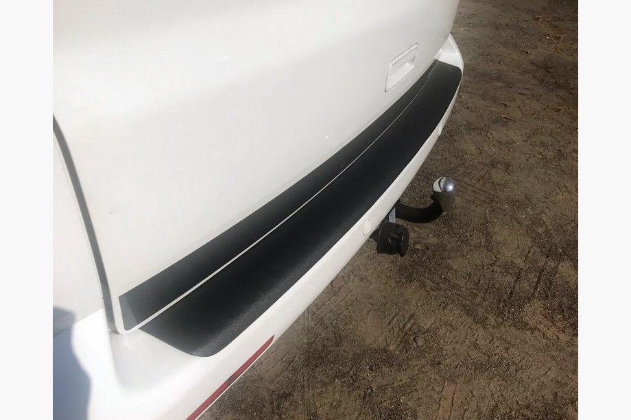 Volkswagen T5 Transporter 2003–2010 Obloga zadnjega odbijača z zavihkom (ABS plastika) Mat Image