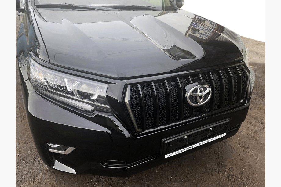 Toyota Land Cruiser Prado 150 2009–2023 Maska hladilnika 2017↗ LED (Zeus Black, z Black obrvmi) Image