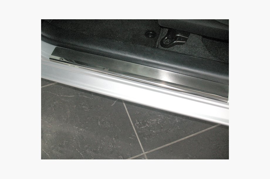Toyota Yaris 2010–2020 Nerjaveče letve pragov Nataniko (4 kosi) Premium - 3M lepilni trak, 0,8 mm Image