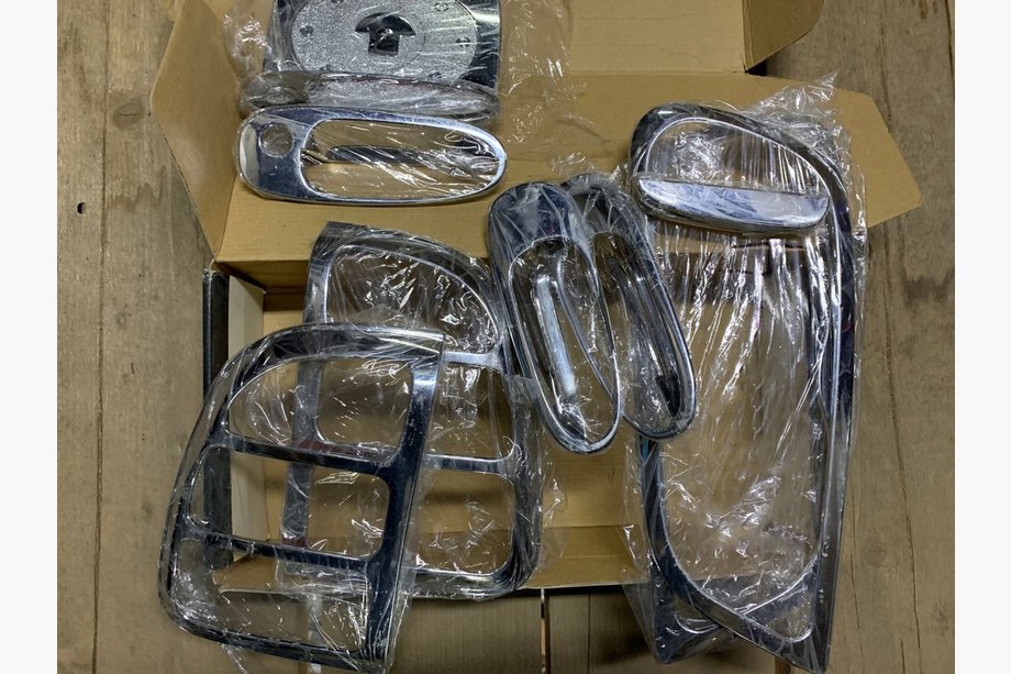 Toyota Rav 4 2001–2005 Krom paket (2003-2005) Image