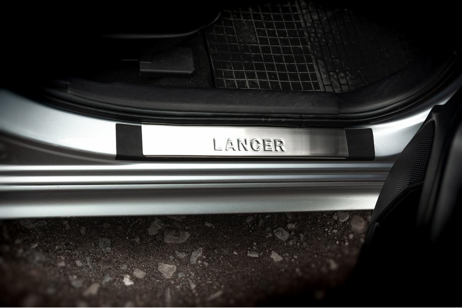 Mitsubishi Lancer X 2008– Kromirane zaščitne ploščice pragov (OMSA, 4 kosi, nerjaveče jeklo) Fotografija 1