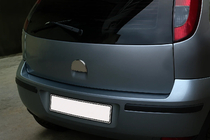 Opel Corsa C 2000–2006 Kromirana obloga ročaja prtljažnika (inox) Carmos - turško nerjaveče jeklo fotografija 1