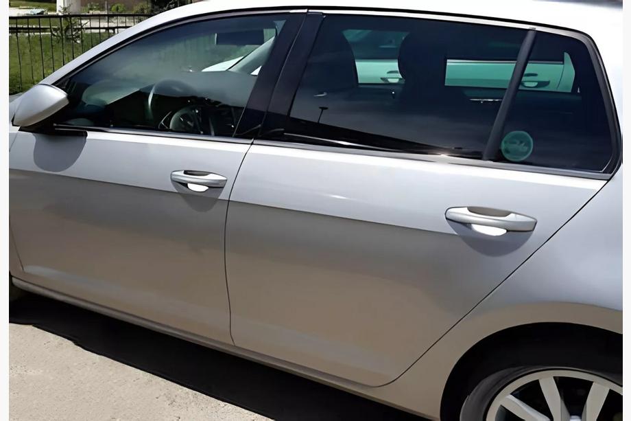 Volkswagen Golf 7/E-Golf 2012–2020 Spodnje okenske letve Black Chrome (4 kosi, nerjavno jeklo) Image