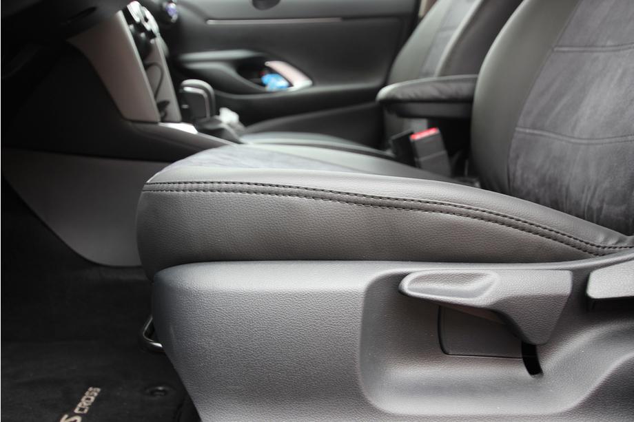 Toyota Yaris/Yaris Cross (XP210) 2020– Avtomobilske sedežne prevleke eko usnje+tkanina+Alcantara Antara A001 (celoten komplet za notranjost) Fotografija 15