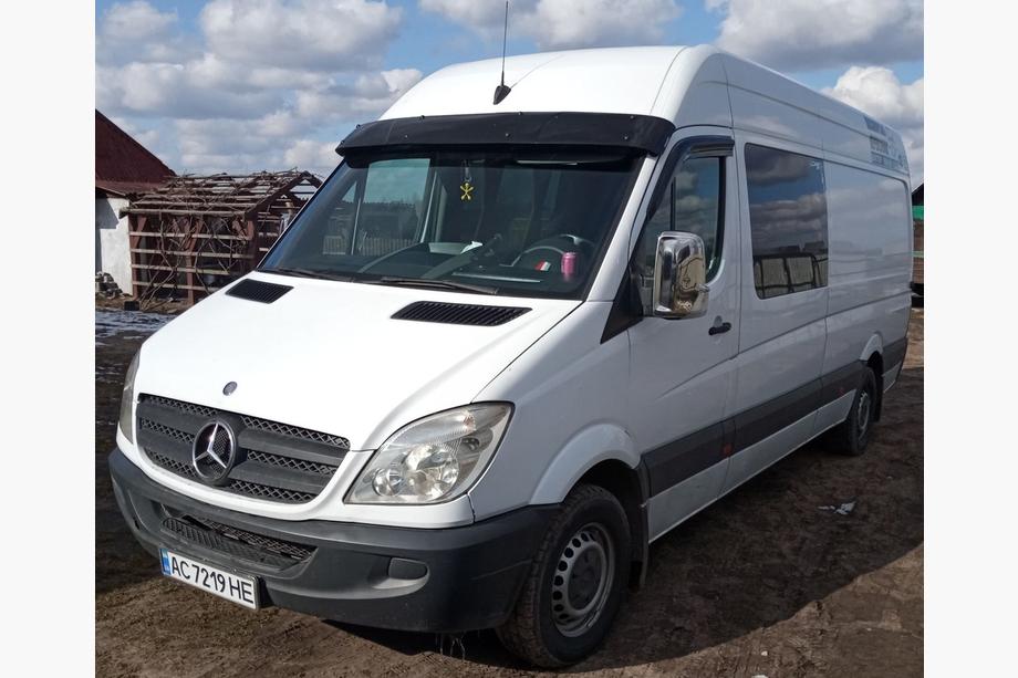 Mercedes Sprinter W906 2006–2018 Senčnik za vetrobransko steklo na okvirju V2 (črna visok sijaj, 5 mm) Fotografija 1