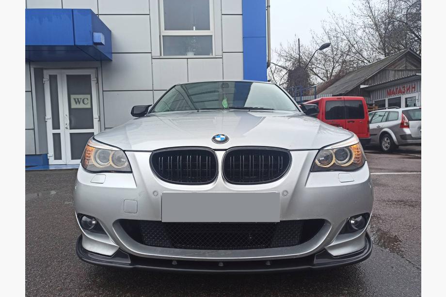 BMW Serija 5 E60/E61 2003–2010 OmsaLine Flap sprednja lipa odbijača (črna) Image