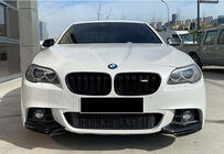 BMW serija 5 F10/F11 2010–2016 Sprednja lipa odbijača DPT Flap (za M-Performance, črna visok sijaj) fotografija 1