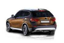 BMW X1 E84 2009–2015 Nerjaveč letvica nad registrsko tablico fotografija 1
