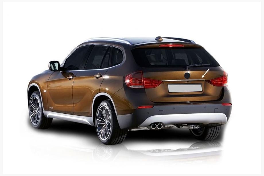 BMW X1 E84 2009–2015 Nerjaveč letvica nad registrsko tablico Image