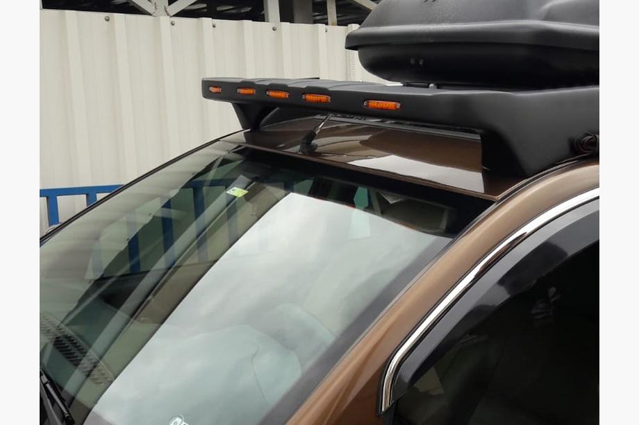 Dacia Duster 2008–2018 Vizir vetrobranskega stekla V1 (LED, črna mat) Image