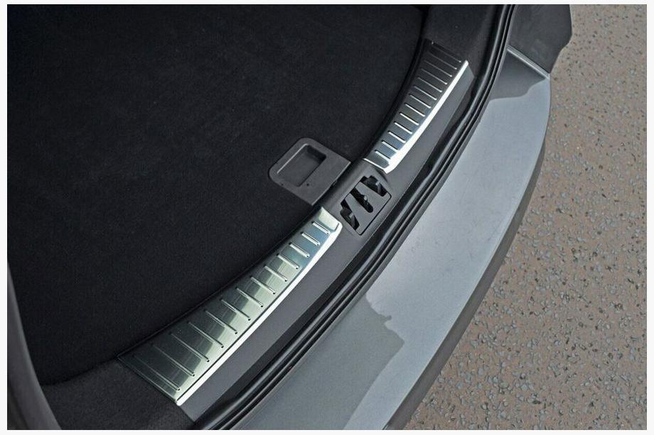 Ford Kuga/Escape 2013–2019 Nerjaveča zaščitna letev praga prtljažnika 2016-2019 (2-delna) Image