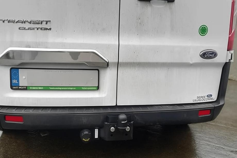Ford Custom 2013–2022 Kromirana letvica nad registrsko tablico (2-vratna, nerjaveče jeklo) Image