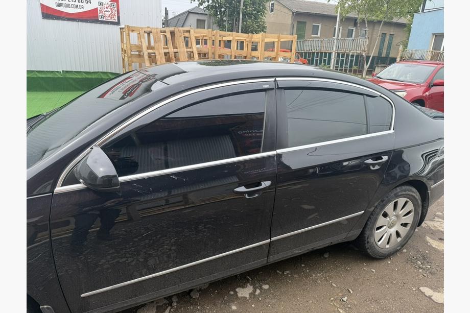Volkswagen Passat B6 2006–2012 Okenski vetrni deflektorji s kromirano letvico SD (EU, 4 kos, Niken) Fotografija 3