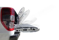 Isuzu D-Max 2019– Plinski vzmetniki prtljažnih vrat fotografija 5