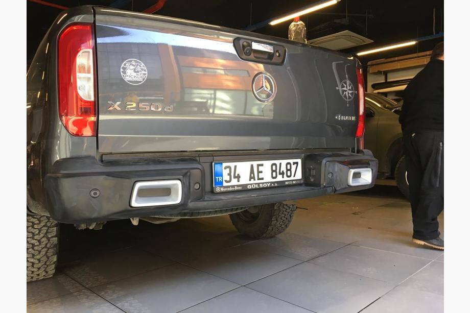 Mercedes X class 2017–2020 Zadnji difuzor (mat črn) Image