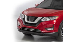 Nissan X-trail T32/Rogue 2014–2021 Nerjaveče kromirane letvice za rešetko odbijača (2017-2021, 2 kosa) fotografija 1