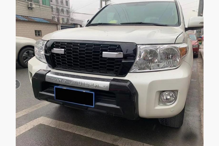 Toyota Land Cruiser 200 2007–2021 Maska hladilnika z napisom 2012-2016 (GR Sport) Fotografija 1