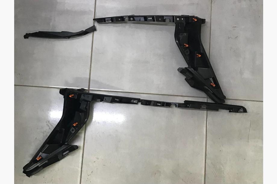 Toyota Land Cruiser Prado 150 2009–2023 Razprodaja! Pritrdilni komplet za trepalnice žarometov (2 kos, za LED) Image
